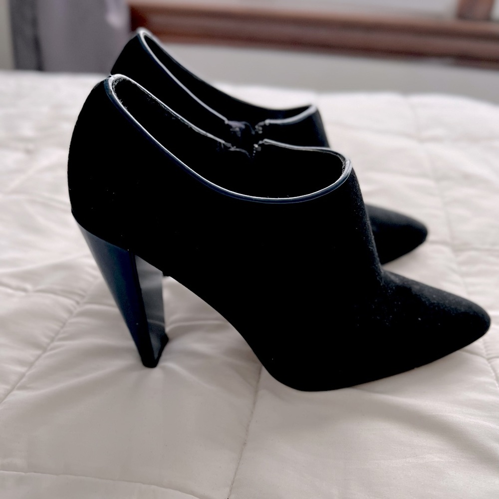 French Connection Black/Navy Suede Stiletto Booties Size 7.5 Pre owned